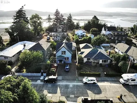 2563 Sheridan Avenue North Bend OR 97459
