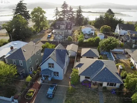 2563 Sheridan Avenue North Bend OR 97459