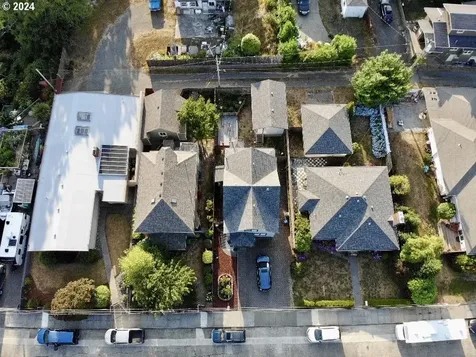 2563 Sheridan Avenue North Bend OR 97459