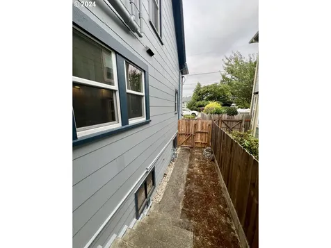 2563 Sheridan Avenue North Bend OR 97459