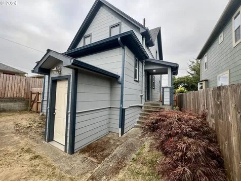 2563 Sheridan Avenue North Bend OR 97459
