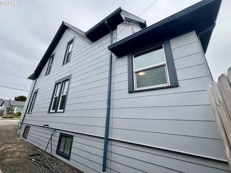 2563 Sheridan Avenue North Bend OR 97459