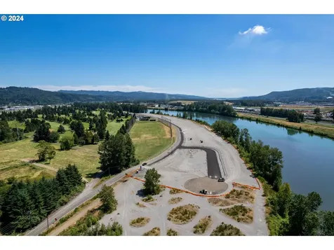 2084 S River Road Kelso WA 98626