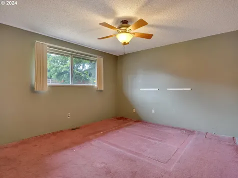 943 Ne 193rd Avenue Portland OR 97230