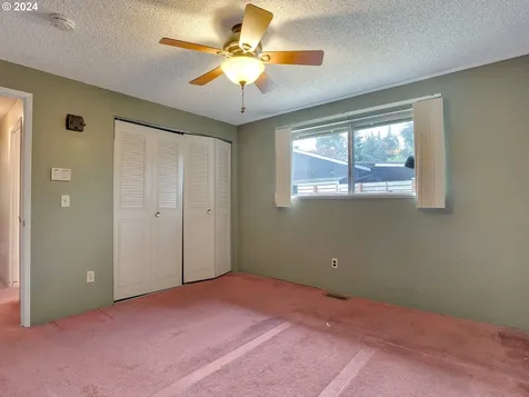 943 Ne 193rd Avenue Portland OR 97230