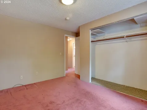 943 Ne 193rd Avenue Portland OR 97230
