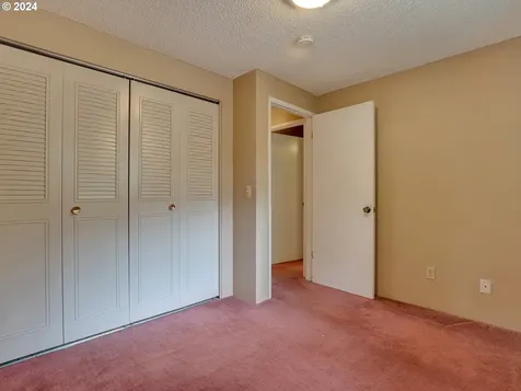 943 Ne 193rd Avenue Portland OR 97230