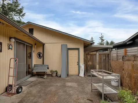 943 Ne 193rd Avenue Portland OR 97230