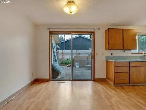 943 Ne 193rd Avenue Portland OR 97230