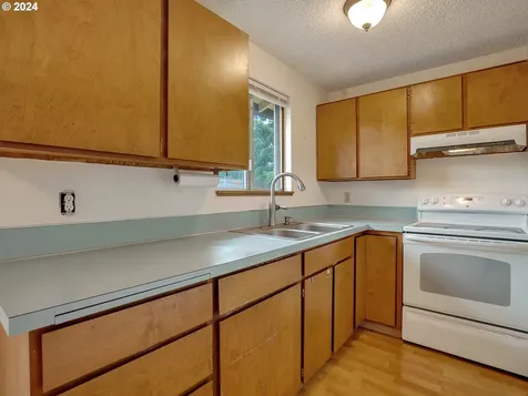 943 Ne 193rd Avenue Portland OR 97230