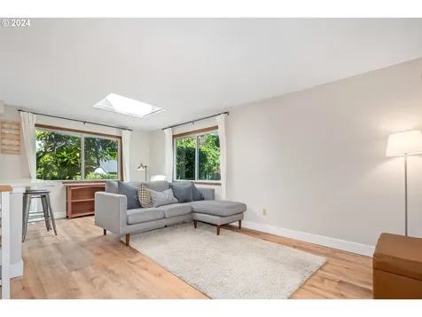 9826 Sw 49th Avenue Portland OR 97219