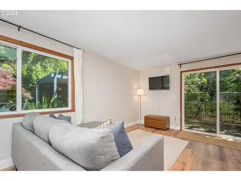 9826 Sw 49th Avenue Portland OR 97219