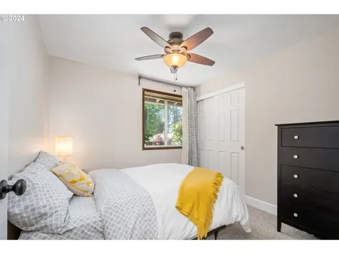 9826 Sw 49th Avenue Portland OR 97219