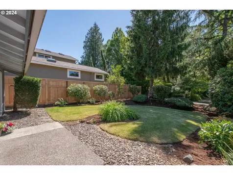 9826 Sw 49th Avenue Portland OR 97219