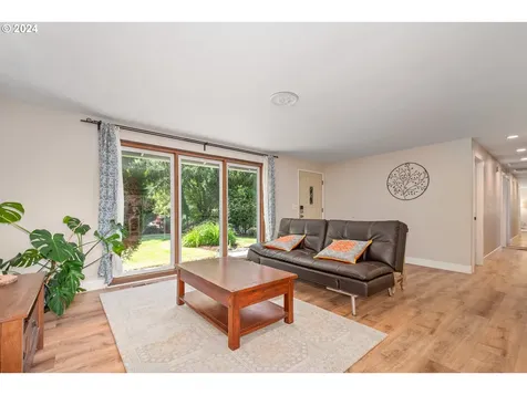 9826 Sw 49th Avenue Portland OR 97219