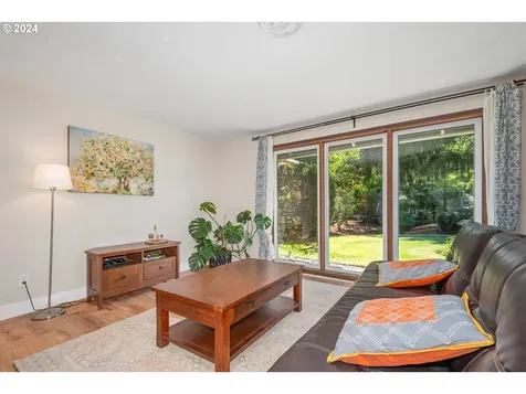 9826 Sw 49th Avenue Portland OR 97219