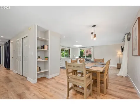 9826 Sw 49th Avenue Portland OR 97219