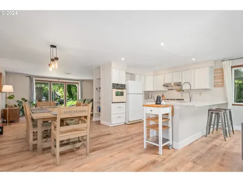 9826 Sw 49th Avenue Portland OR 97219