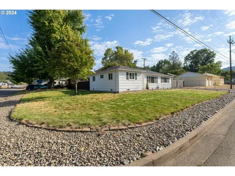 922 Newton Creek Road Roseburg OR 97470