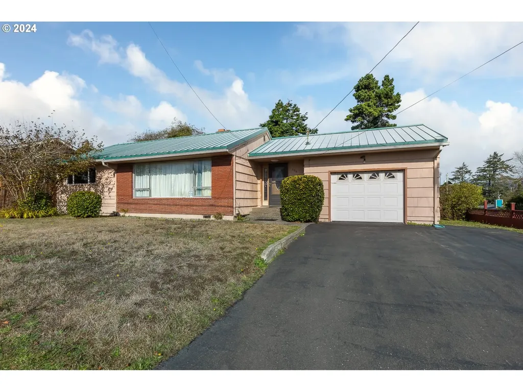 308 NW 15th Street Newport OR 97365