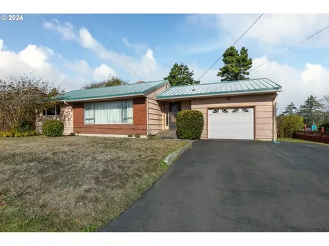 308 NW 15th Street Newport OR 97365