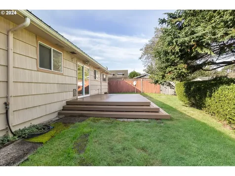 308 NW 15th Street Newport OR 97365