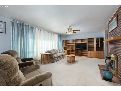 308 NW 15th Street Newport OR 97365