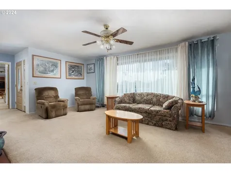 308 NW 15th Street Newport OR 97365