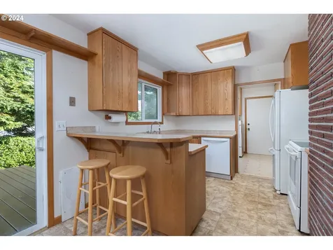308 NW 15th Street Newport OR 97365