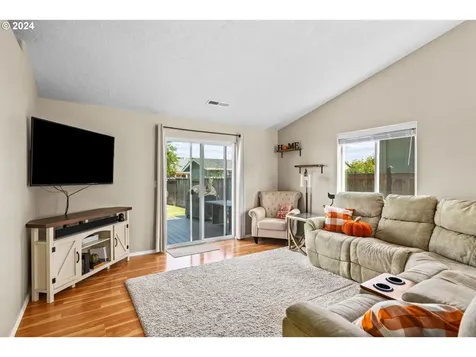 1150 S 2nd Street Cottage Grove OR 97424
