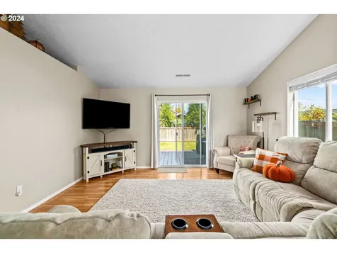 1150 S 2nd Street Cottage Grove OR 97424