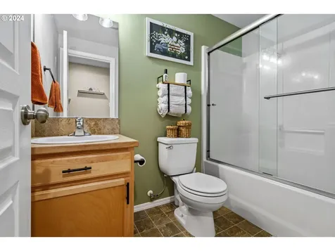 1150 S 2nd Street Cottage Grove OR 97424