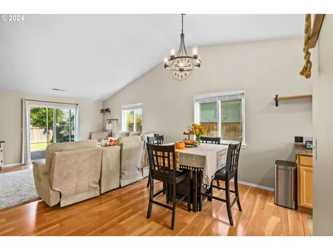 1150 S 2nd Street Cottage Grove OR 97424