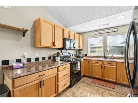 1150 S 2nd Street Cottage Grove OR 97424