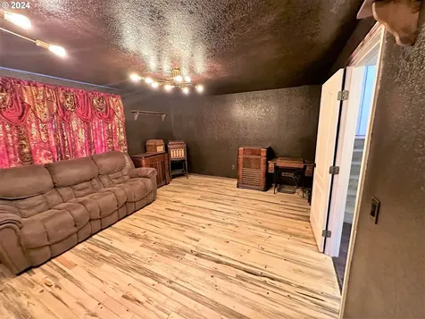153 Beech Street Roseburg OR 97471