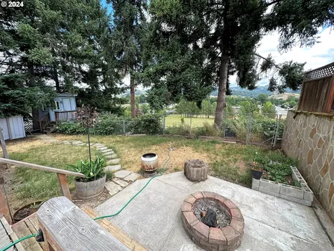 153 Beech Street Roseburg OR 97471