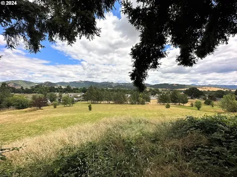 153 Beech Street Roseburg OR 97471