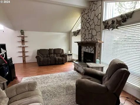 153 Beech Street Roseburg OR 97471