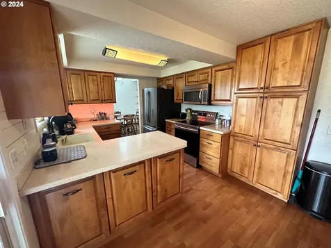 153 Beech Street Roseburg OR 97471