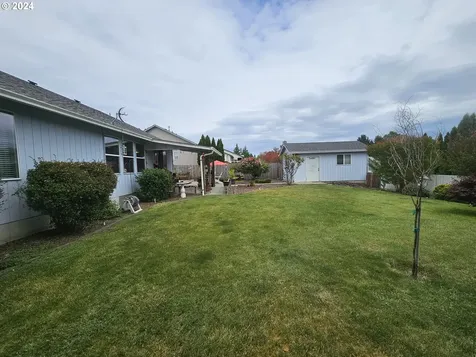1230 E Fourth Avenue Sutherlin OR 97479