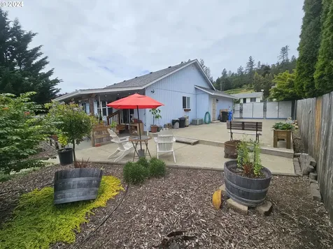 1230 E Fourth Avenue Sutherlin OR 97479