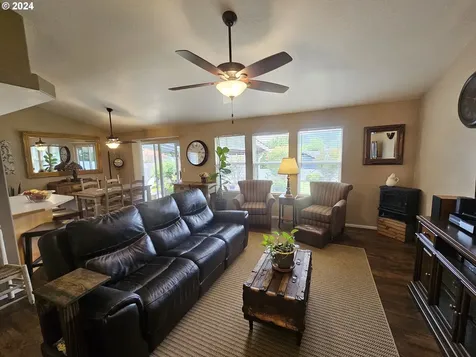 1230 E Fourth Avenue Sutherlin OR 97479