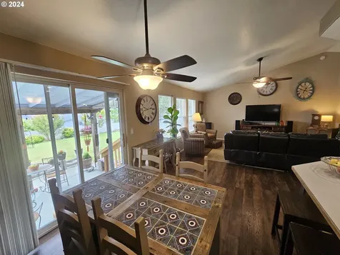 1230 E Fourth Avenue Sutherlin OR 97479