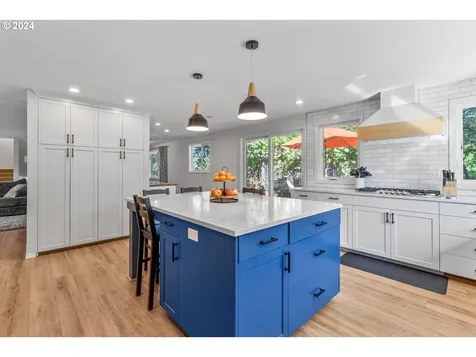 11720 SW Hazelwood Loop Portland OR 97223