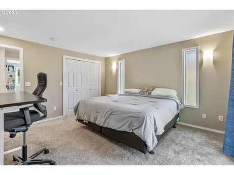 11720 SW Hazelwood Loop Portland OR 97223