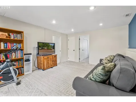 11720 SW Hazelwood Loop Portland OR 97223