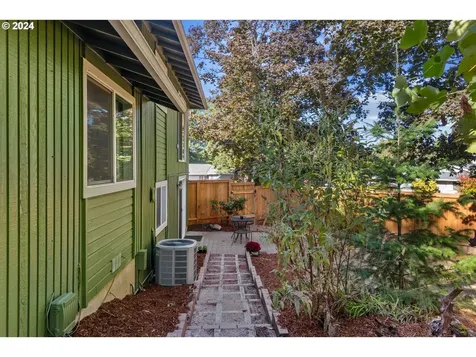 11720 SW Hazelwood Loop Portland OR 97223