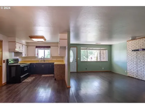 359 E Second Avenue Sutherlin OR 97479