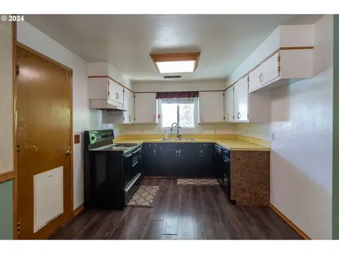 359 E Second Avenue Sutherlin OR 97479