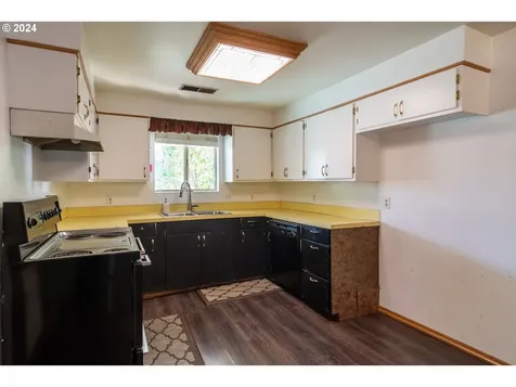 359 E Second Avenue Sutherlin OR 97479